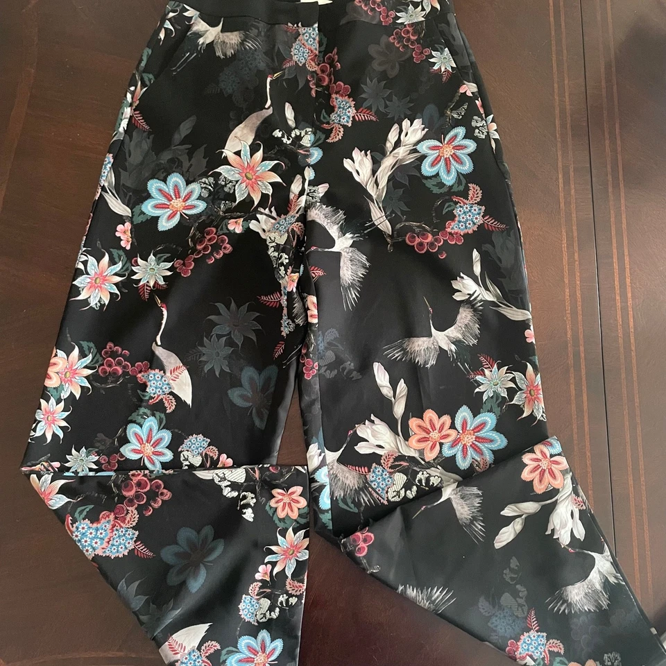 Pantalones acampanados florales H&M para mujer 12 bolsillos informales de negocios Foto 3 de 4
