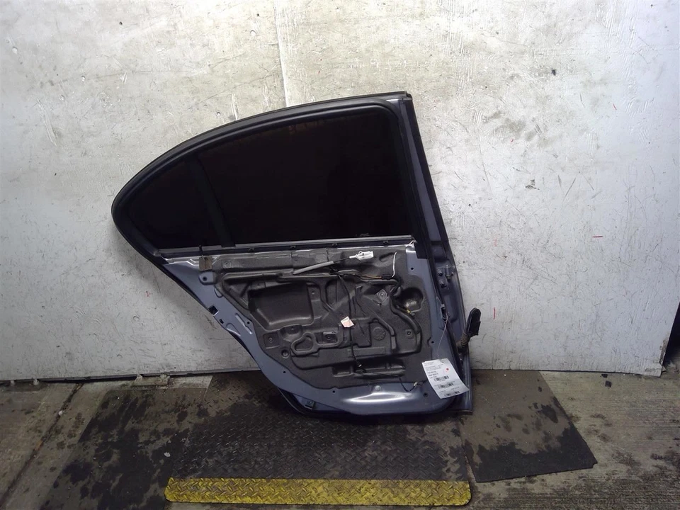REAR DOOR BMW 323i 330i 1999 99 00 01 02 03 04 05 Left Gray 1380593 Foto 3 de 4