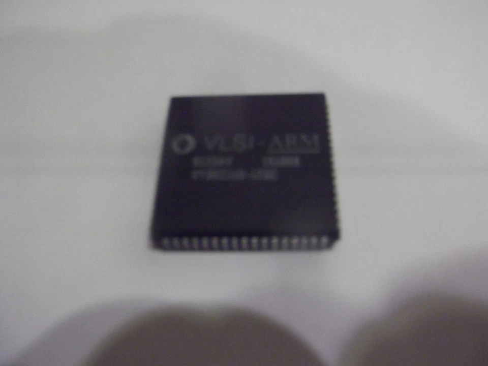 18 Stück  Chip VLSI-ARM  9133AY-191868 VY86C110-12Q10 - Bild 4 von 4