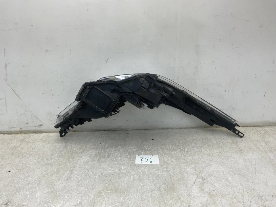 2018 2019 Toyota C-HR Driver LH Side Halogen Headlight OEM - Изображение 4 из 4