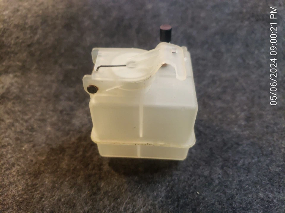 Vintage RC Duratrax DTXC7800 Fuel Tank 85cc USED EXCELLENT (C9B3) - Image 3 of 4