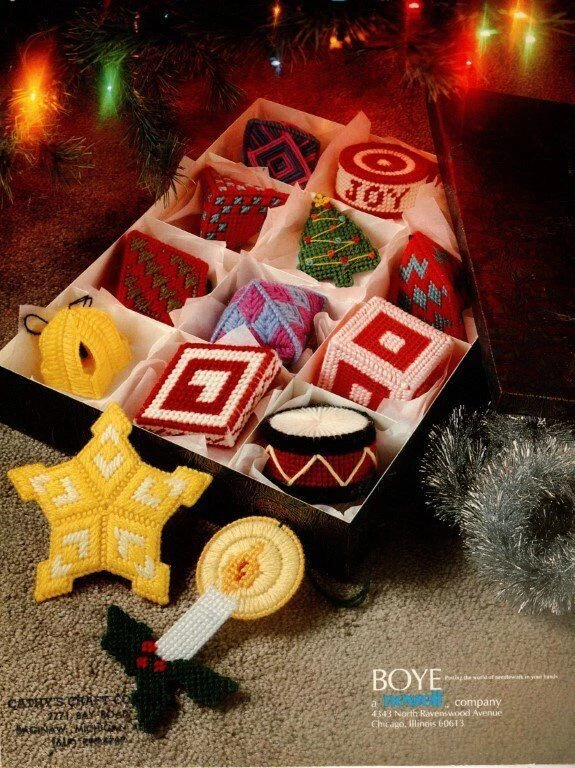 EZ-COUNT PLASTIC CANVAS CHRISTMAS ORNAMENTS 26 PROJECTS - Image 3 of 3