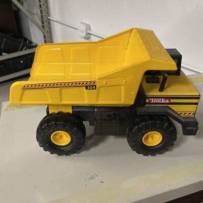 Tonka 354 Metal and Plastic Large Yellow Dump Truck