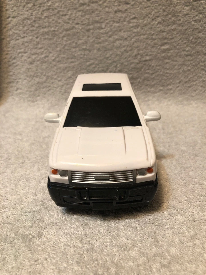 Ertl 1:24 John Deere Truck Pick up White and Green has hole hitch  - Image 3 of 4