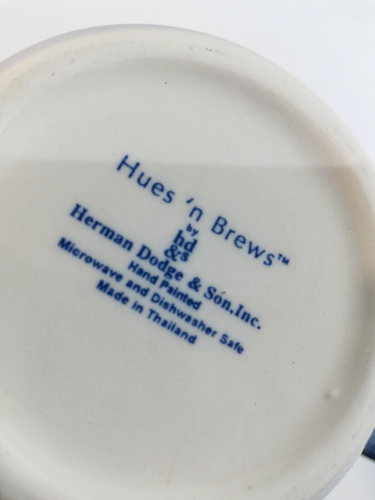 Tetera en taza Hues & Brews Dodge & Son y 2 tazas pequeñas en muy buen estado - Imagen 6 de 12