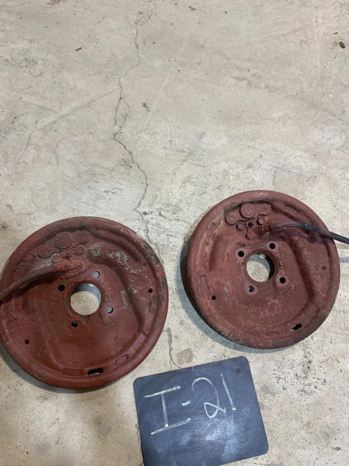 1968 TO 1974 AMC AMX JAVELIN WHEEL BEARING DRUM BRAKES BACKING PLATES WHEEL HUBS - Image 2 of 4