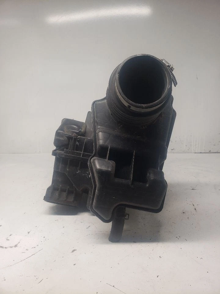 Air Cleaner Fits 02-04 INFINITI I35 1207371 - Image 2 of 4