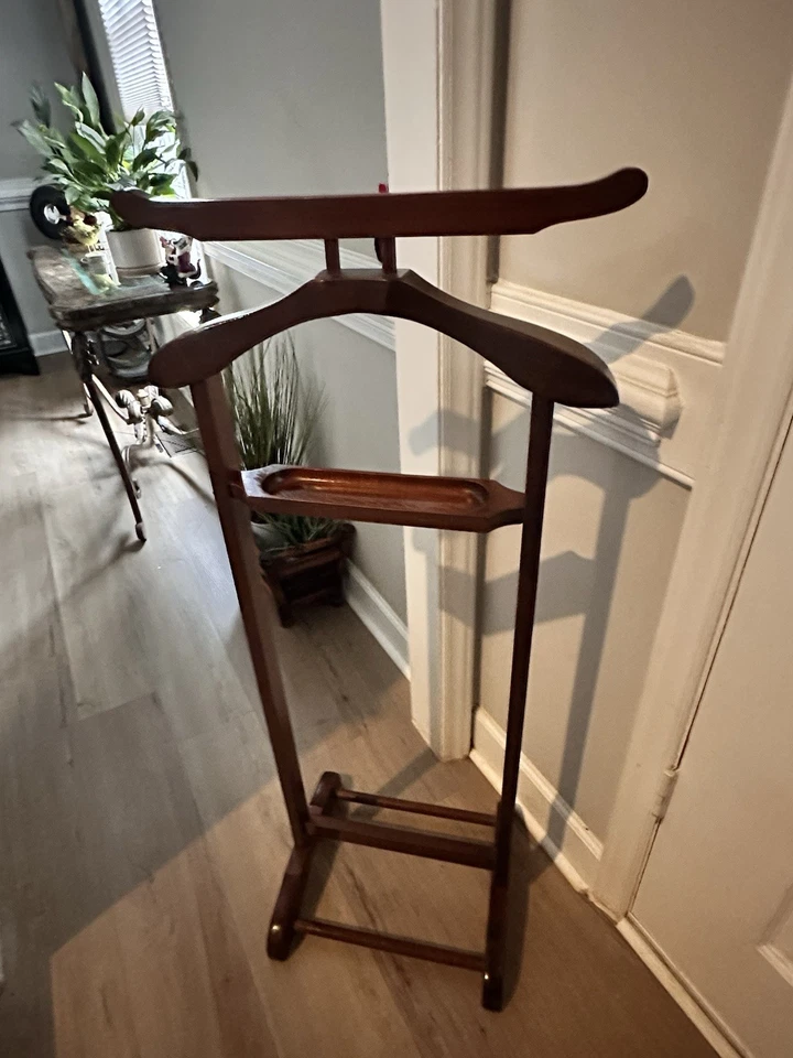 Elegante soporte de valet de madera vintage Foto 2 de 4
