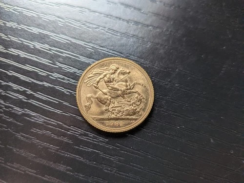 1981 British Gold Sovereign (St George) — 22ct (91.67%), 7.31 g fine gold