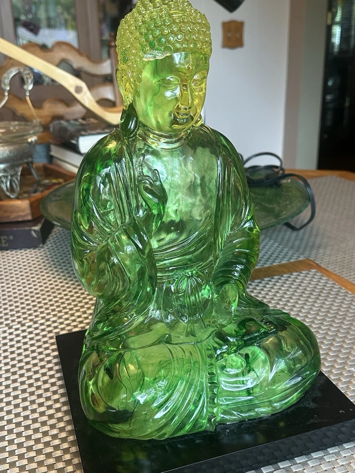 Estátua de Buda grande vintage Lucite/acrílico 15" verde citrino translúcido Feng Shui - Imagem 4 de 4