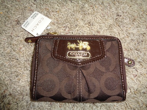 WOMEN'S COACH ZIPPERED WALLET, NWT, SIGNATURE COLLECTION, BROWN