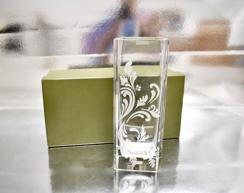 Christofle Marly Tech Etched Crystal Vase, 9 3/4" Mint in Box - Picture 9 of 9