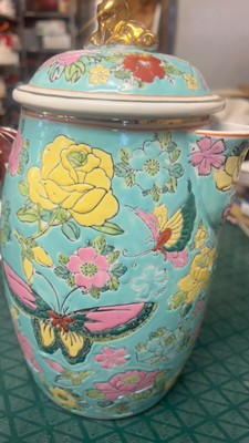 Vintage Chinese  Beautiful  Butterfly  With Flower  Vase   For  Decoration