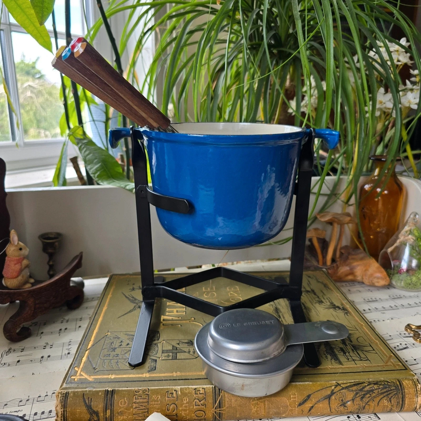 Vintage Le Creuset cast iron fondue set royal blue pot, stand, burner, 6 forks