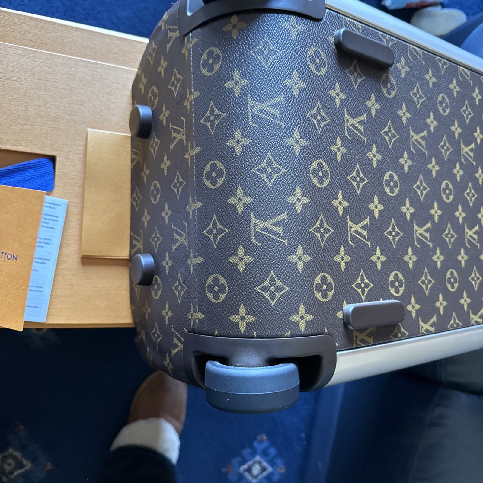 Louis Vuitton Horizon Soft Duffle 55 Cabin Bag M20108 Rolling soft Case image 5