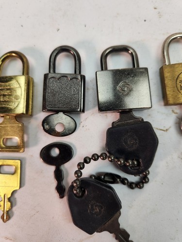 Lot 7 Miniature Key Locks Luggage Koala Samsonite American Tourister Vintage - Picture 4 of 8