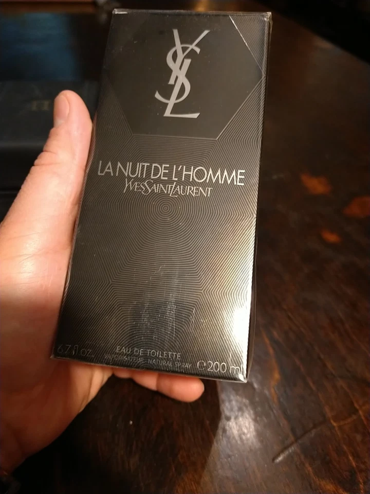 Colônia masculina lacrada YSL L'Homme por Yves Saint Laurent 6,7 / 6,8 oz /200 ml EDT - Imagem 2 de 4