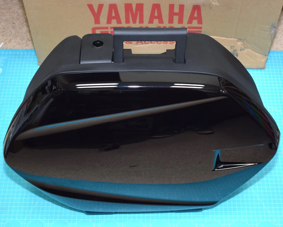 valise latérale gauche YAMAHA CITY 20 litres "MIDNIGHT BLACK" BC6-F0753-1L-17 - Photo 1/3