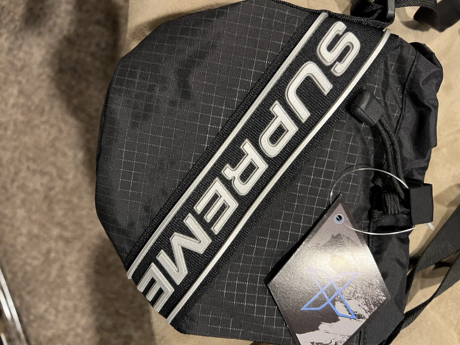 Petit sac noir logo 3D suprême
