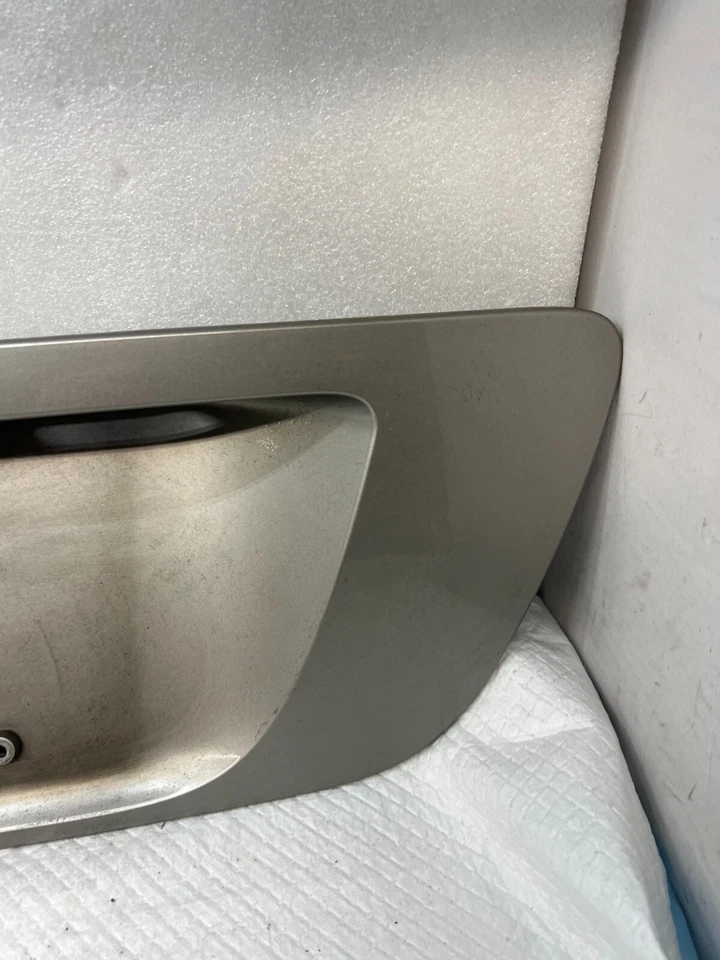 Mercedes-Benz C280 2006 tapa maletero soporte matrícula A 203750 0981 plata OEM Foto 2 de 4