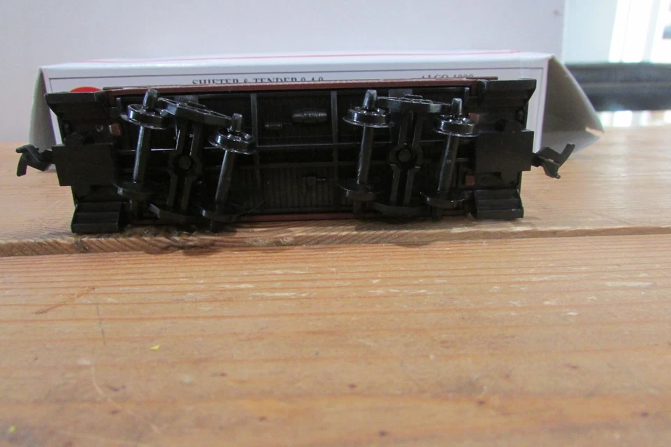 HO Scale Model Power 9141 32' Wood Caboose Pennsylvania #982086 - Image 3 of 4