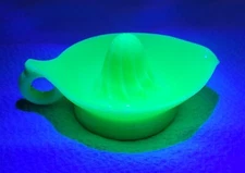 Vintage McKee Jadeite Sunkist Reamer Juicer Uranium Glass Glows Depression Glass