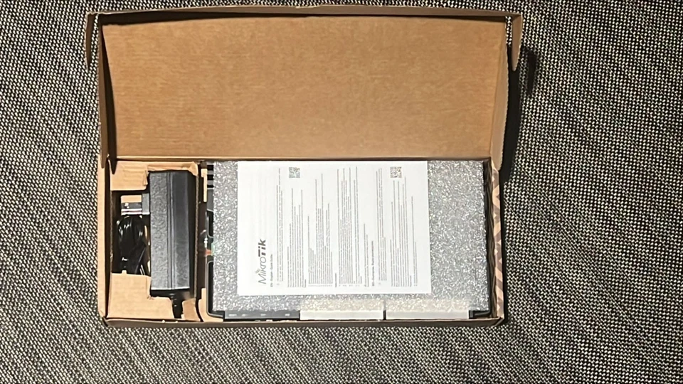 Router MikroTik RB5009UG+S+IN/8x Eth POE y 10 GB SFP+ - Totalmente Nuevo Foto 2 de 2