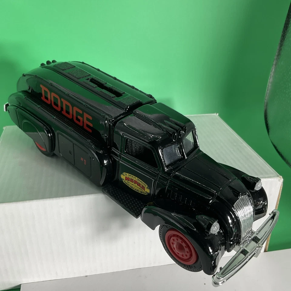 ERTL Dodge Mopar 1939 Airflow Tanker NUEVO sin caja Foto 2 de 4
