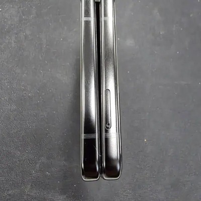 Galaxy Z Flip4 256GB Bespoke Edition Khaki Used Smartphone