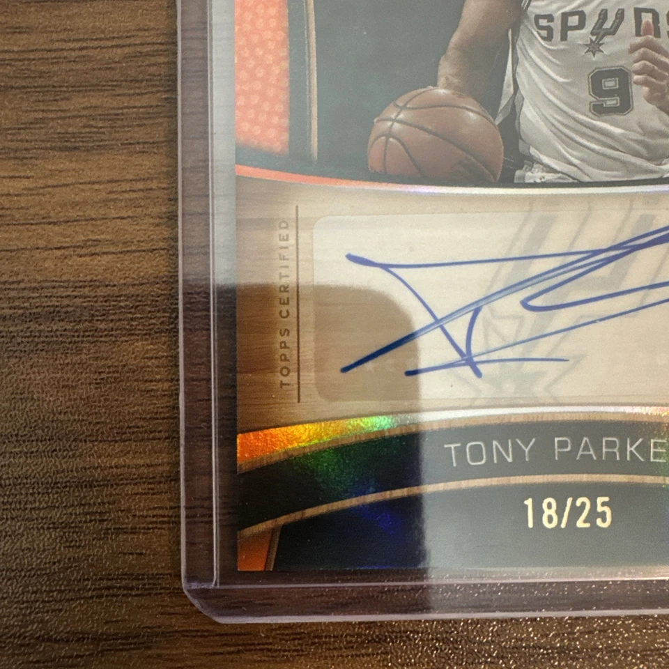 Baloncesto Topps 2025-26 MARCAS DE EXCELENCIA Tony Parker naranja automático/25 SSP 🔥 Foto 2 de 4