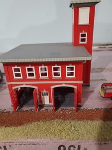 Ho Scale Fire station Opening Doors Plus Diecast Vehicle's  Real Nice 