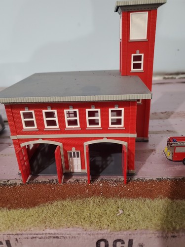 Ho Scale Fire station Opening Doors Plus Diecast Vehicle's Real Nice