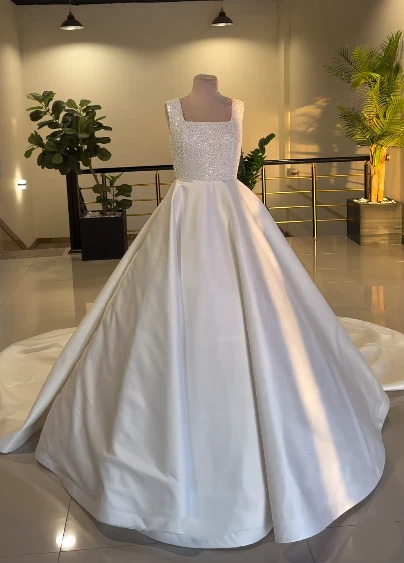 Elegantes Vestidos de Novia de Lujo con Cuello Cuadrado Hombro Descubierto Línea A Foto 2 de 4