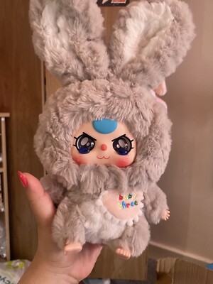 Authentic Baby Three Baby graue Farbe. Bestätigte Figur. NUR NOCH 1 VERFÜGBAR!