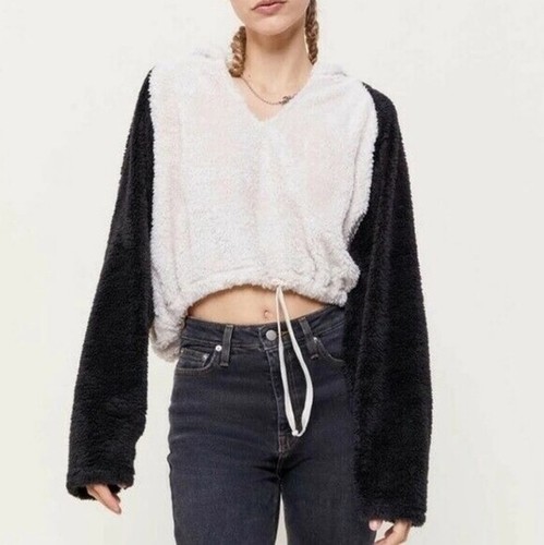 Urban Outfitters Tilly Cropped Fluffy 