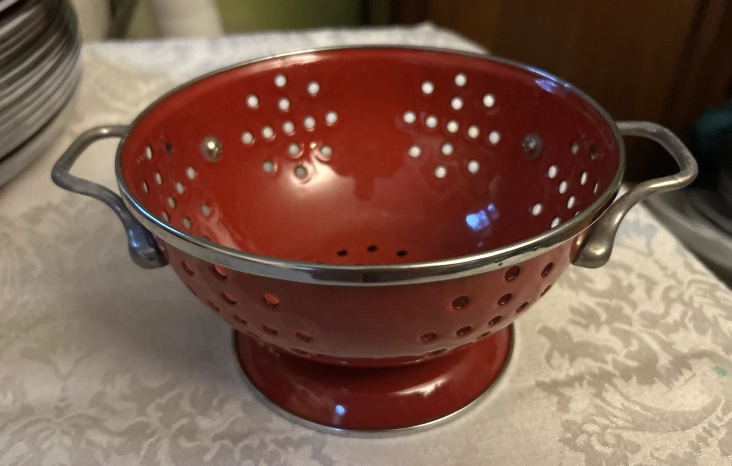 Pottery Barn Red 8.5x6.5x3.5" Colander Strainer Enamelware Partyware Metal NICE!