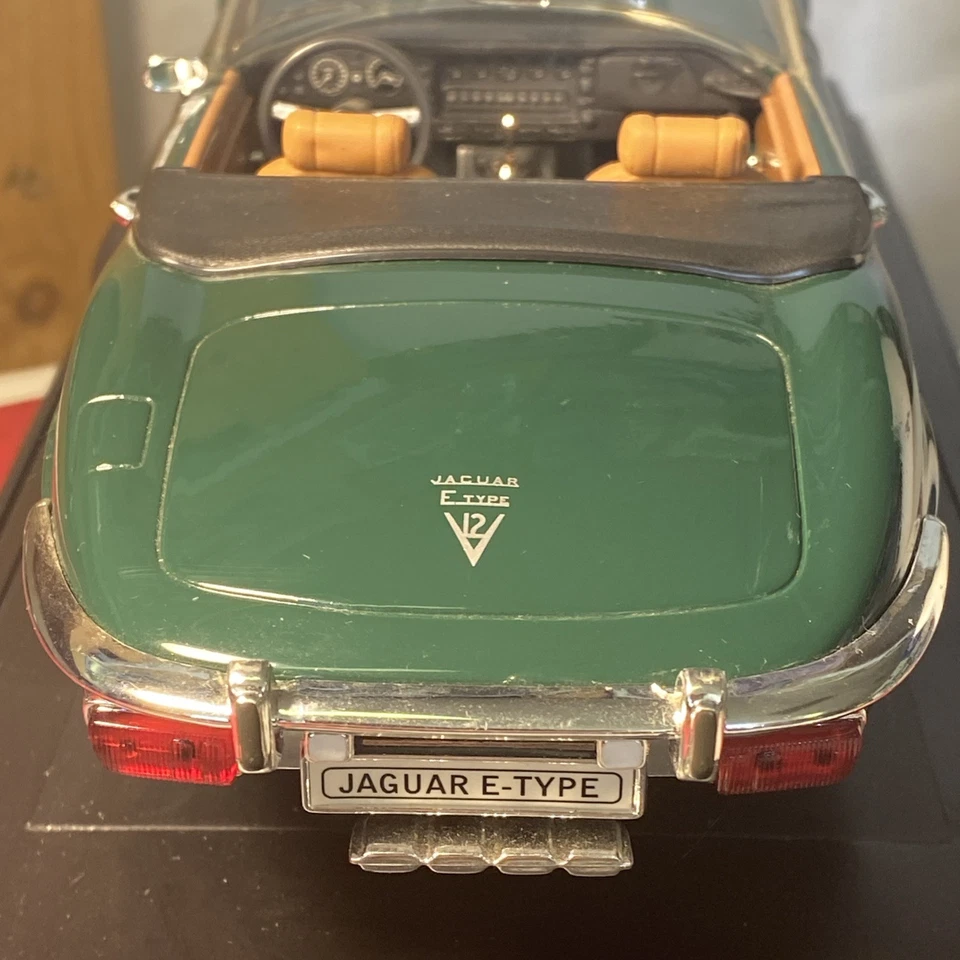 Raro Jaguar 1971 tipo E verde 1:18 Yat Ming Road Signature edición de lujo  Foto 2 de 4