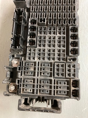2008 Hummer H3 Engine Bay Fusebox Fuse Block Relay 25908815 - Picture 3 of 11