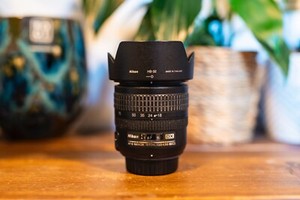 Nikon AF-S DX Nikkor 18-70mm f/3.5-4.5 G ED lens