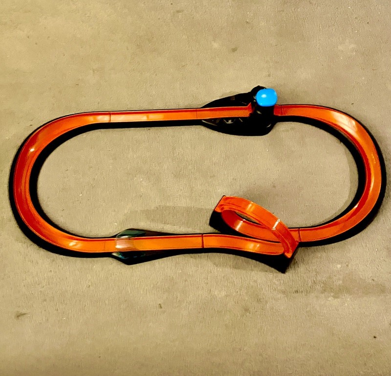 Hot Wheels id Smart Track Starter Kit With 5 Hot Wheels id Vehicles