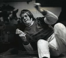 1992 Press Photo Mike Edwards Wrestles Teammate During Practice - mja41799