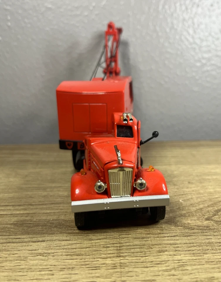 1/50 Spec Cast Schield Bantam Excavator on White WC Truck - Diecast - EX - Image 3 of 4