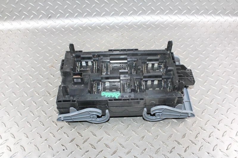 2010-2014 Cadillac Escalade Fuse Box Engine Factory OEM with Warranty - Image 4 of 4