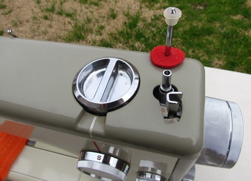 MACCHINA DA CUCIRE KENMORE MODELLO 1040 CON CUSTODIA "ROSA" E ISTRUZIONI - Foto 13 di 22