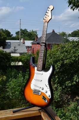 1999 Fender Stratocaster -MIM- SunBurst - HSC - Super Clean