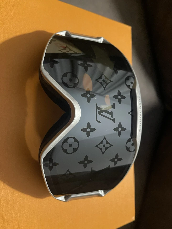 Louis Vuitton Snowboard Ski Mask Goggles Black Mirrored Silver with Case - Image 3 of 4