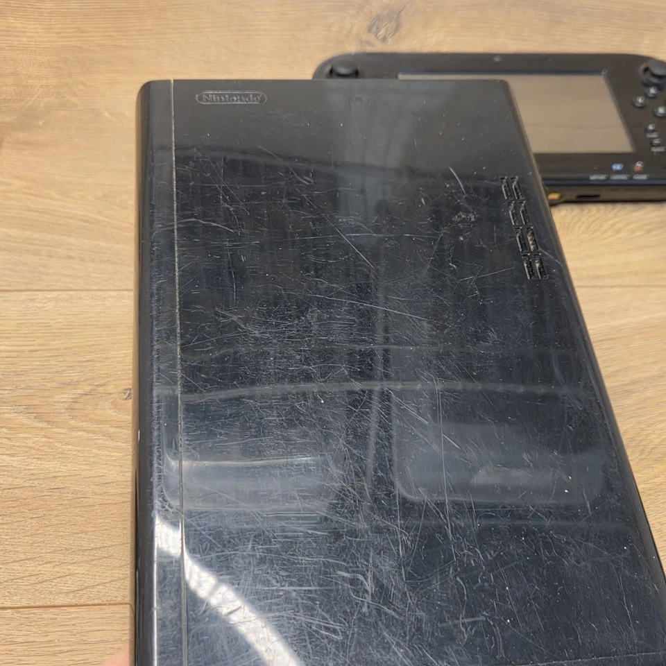 Nintendo Wii U 32GB Console w/ GamePad Accessories Game Bundle - Image 3 of 4