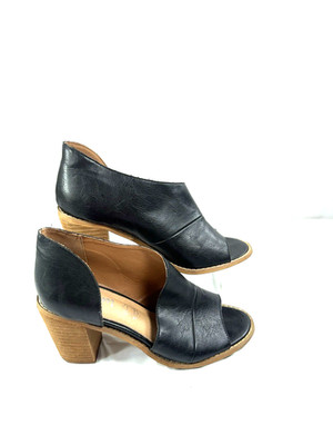 Mi.iM Jessica peep toe  black faux leather heels Size 8