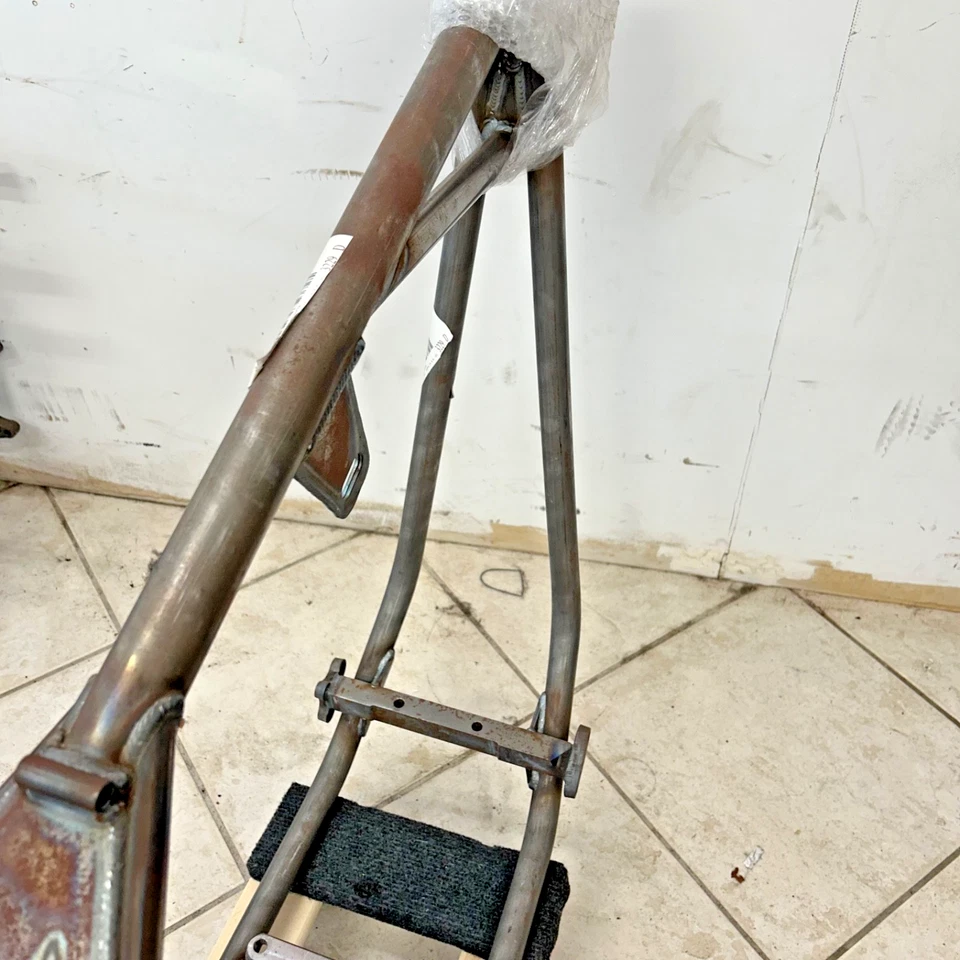 Quadro rígido de motocicleta Paughco 2 1/4” para cima/40° ancinho com MSO – Parte # S140RB – NOVO! - Imagem 3 de 4