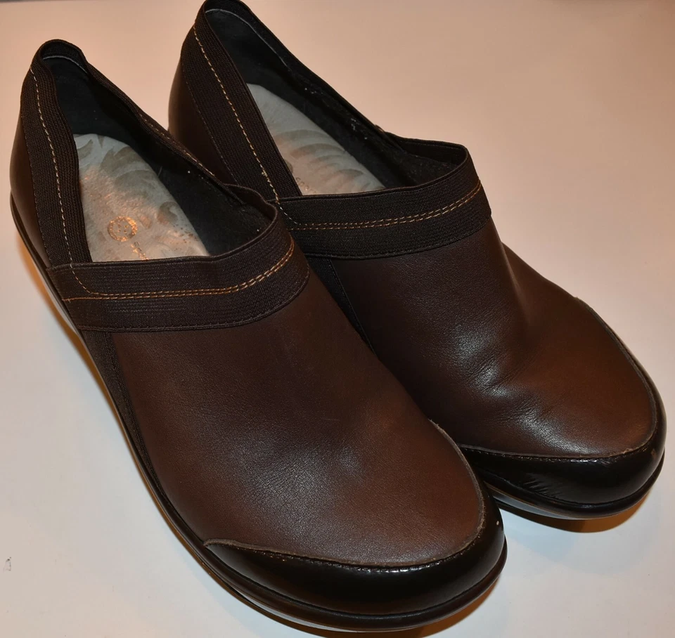 Zuecos deportivos clásicos de gamuza marrón con diseño de cuña JAMBU Cali para mujer punta de charol 8,5 Foto 2 de 4